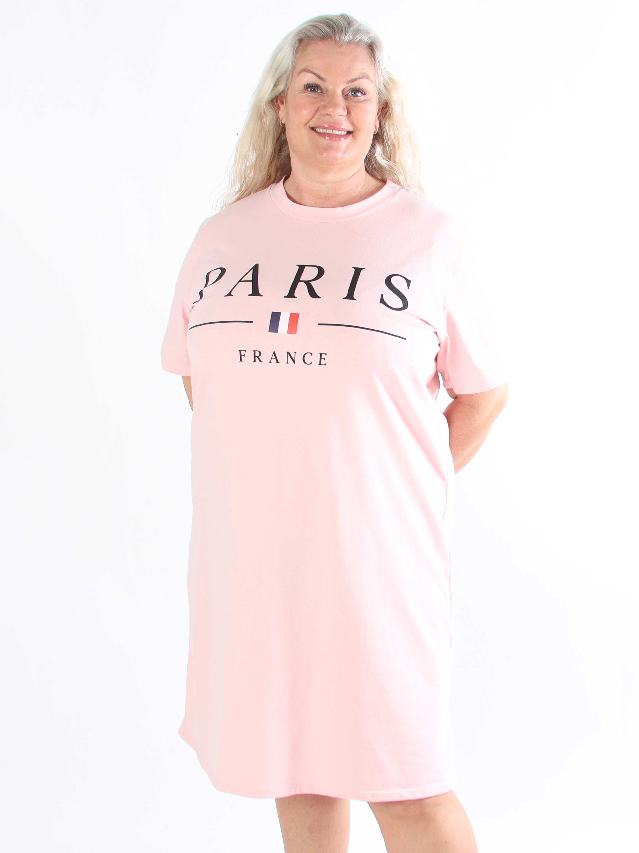 Alice - Plus size-klänning i bomull med Paris stående på bröstet